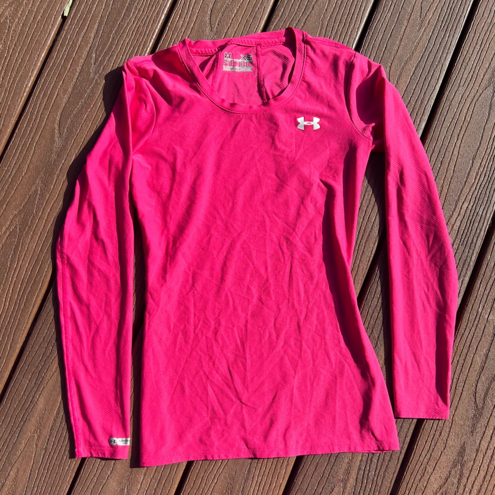 Under Armour women's fitted heat gear shirt - size XS
